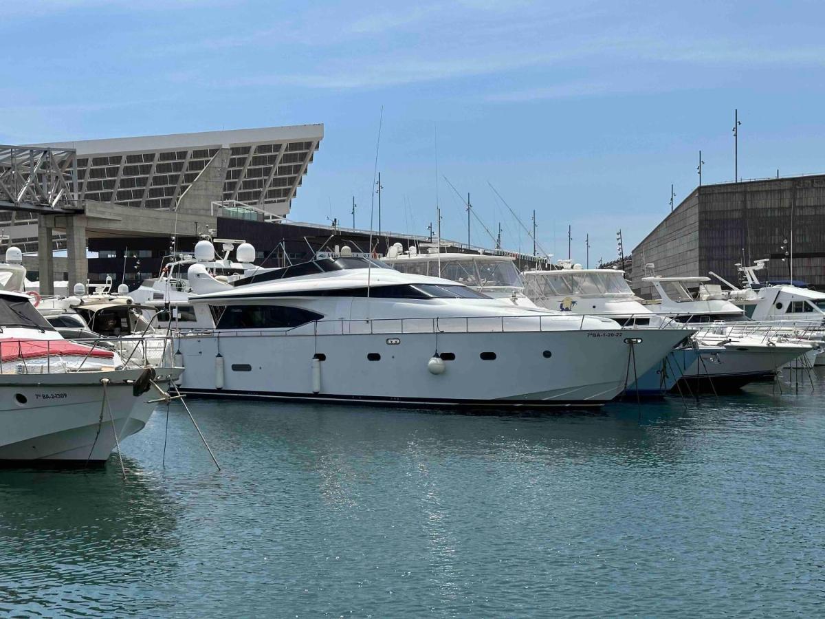 Hotel Yacht 20Metros Sant Adria de Besos Exterior foto