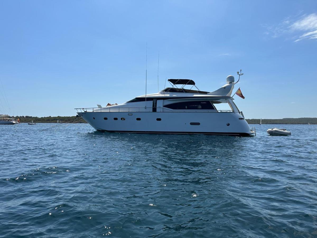 Hotel Yacht 20Metros Sant Adria de Besos Exterior foto